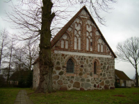 Ceglano kamienny kościół