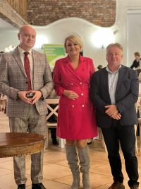 na zdjęcu Starosta Renata Kulik , Burmistrz Piotr Ćwikła , Wiesław Lorent