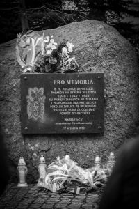 85. rocznica pierwszej masowej deportacji Polaków na Sybir i do Kazachstanu przy tablicy Pro Memoria w Łobzie 10.02.2025