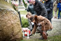 85. rocznica pierwszej masowej deportacji Polaków na Sybir i do Kazachstanu przy tablicy Pro Memoria w Łobzie 10.02.2025