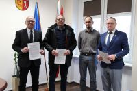 Podpisanie umowy dotacji na realizację "Remontu elewacji budynku mieszkalnego w Dalnie" w ramach Rządowego Programu...