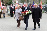 Delegacja Powiatu Łobeskiego składająca kwiaty w związku z Obchodami 85. Rocznicy drugiej masowej zsyłki Polaków na Sybir i...