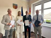 Podpisanie umowy dotyczącej realizacji zadania pn.Przebudowa drogi powiatowej nr 4304Z Troszczyno - Rogowo