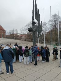 e0138f72-b75f-4ca7-b6fe-39a2432d9f31 (002)3