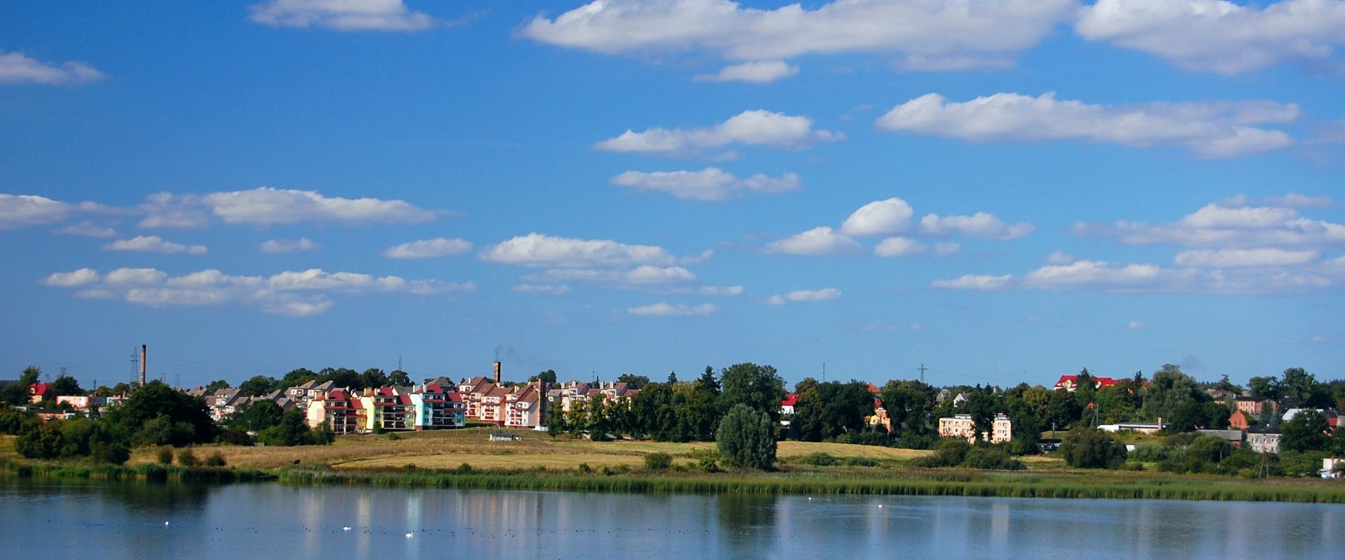 Panorama okolic Łobza: Las, jezioro z lotu ptaka