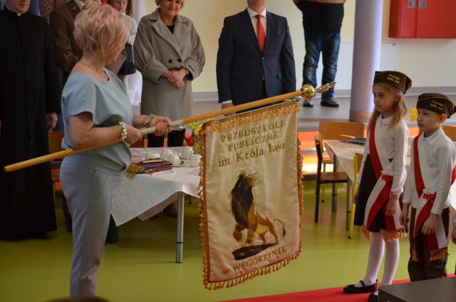 Nadanie nowego sztandaru w Przedszkolu Miejskim im. Króla Lwa w Węgorzynie