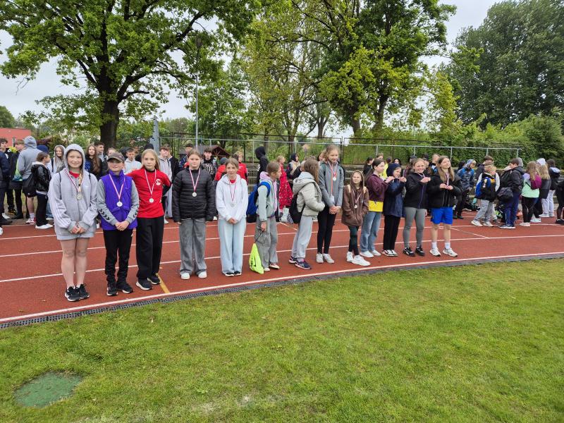 MISTRZOSTWA POWIATU  biegach sztafetowych dziewcząt i chłopców- FESTIWAL SZTAFET