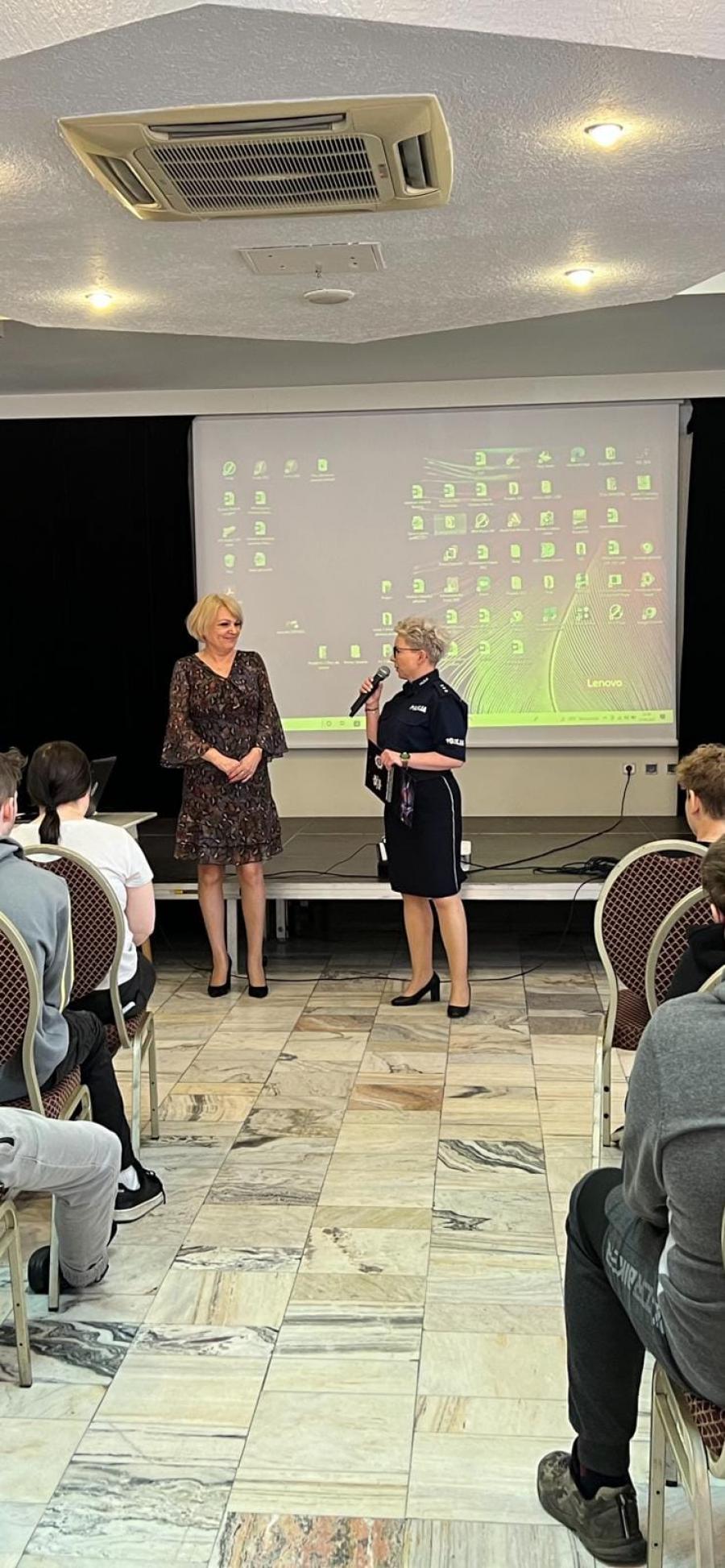 "Hejt" - spotkanie dla młodzieży dotyczące hejtu w sieci.