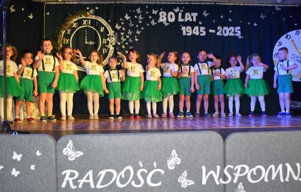 Wzruszający Jubileusz 80-lecia Przedszkola Miejskiego nr 1 w Łobzie: Osiem Dekad Magii Krasnala Hałabały 22.11.2025 