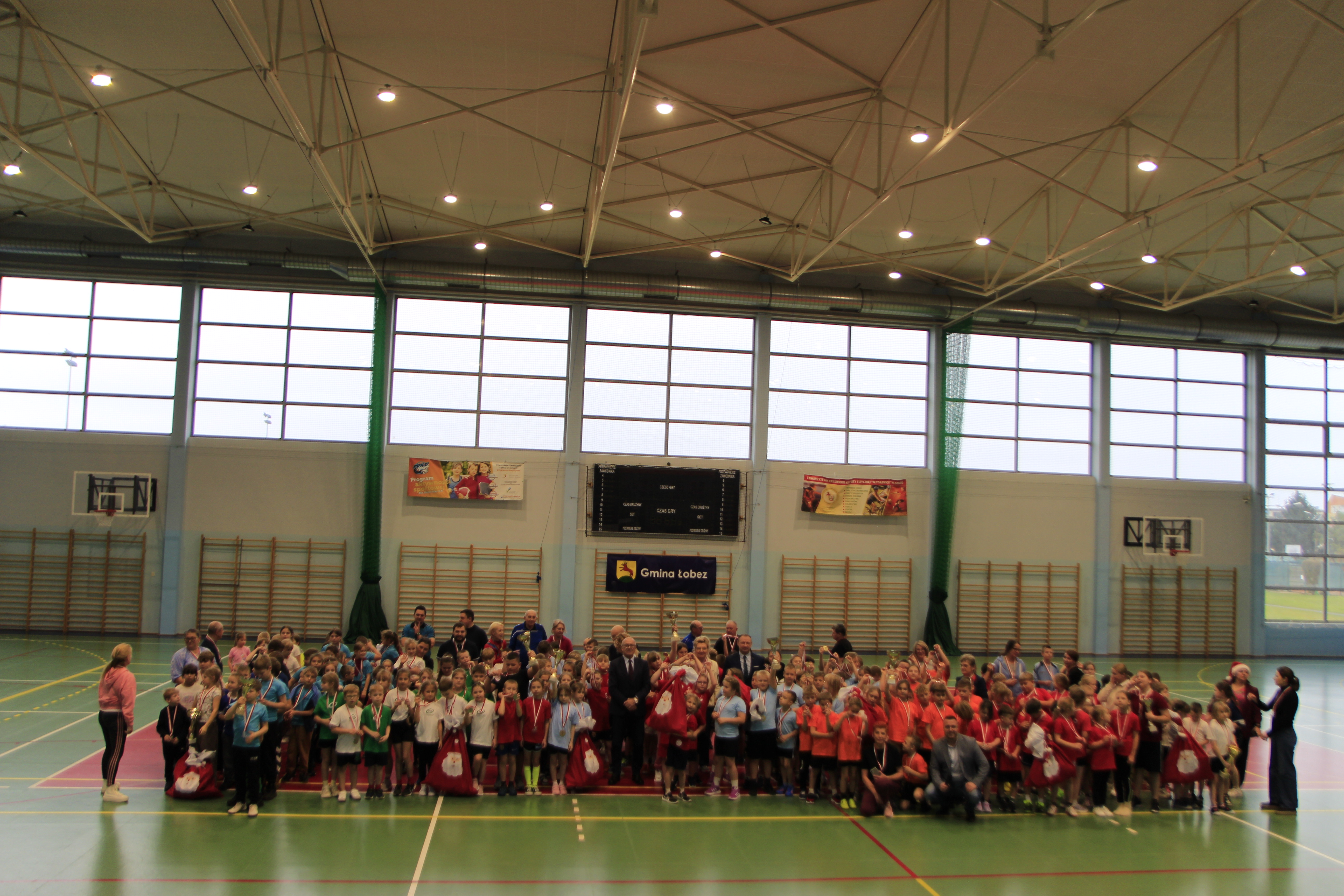 Mikołajkowe Mistrzostwa Powiatu Łobeskiego w Lekkiej Atletyce klas I–III Szkół Podstawowych – 2 grudnia 2025 r., Hala Sportowo-Widowiskowa w Łobzie