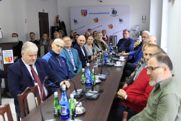 Wizytówki Sukcesu: Firmy Powiatu Łobeskiego -spotkanie Starosty Łobeskiego z przedsiębiorcami 04.12.2025