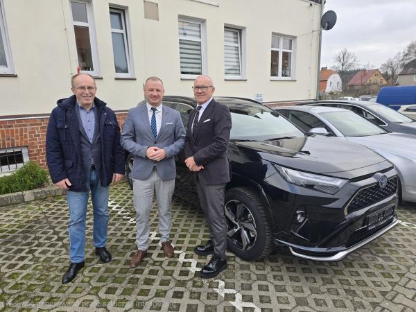 Powiat Łobeski stawia na eko - Nowa Toyota RAV4 Plug-in z dofinansowaniem WFOŚiGW 12.12.2025