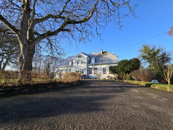 Zabytkowy dwór w Dalnie odzyskuje dawny blask!  16.12.2025