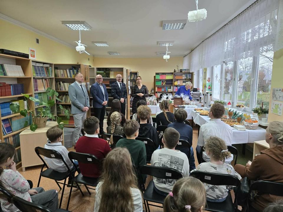 Podsumowanie Powiatowego Konkursu Językowego „Mój Świąteczny Słowniczek” w SP nr 2 w Łobzie 18.12.2025