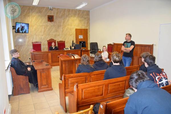 „Młodzi i odpowiedzialni. Spotkanie z prawem” – warsztaty edukacyjne w Sądzie Rejonowym w Łobzie