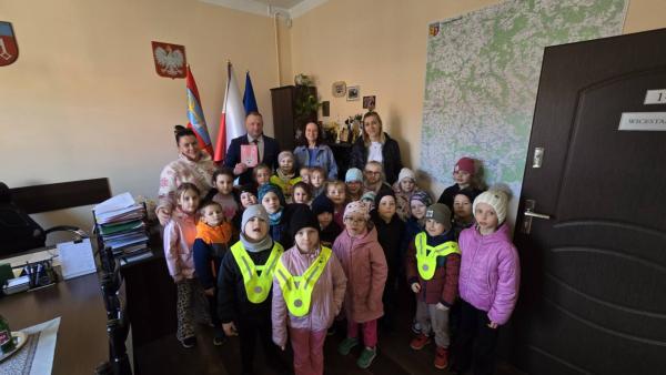 Wspaniałe życzenia od grup Motylki i Kangurkiz Przedszkola Miejskiego nr 1 im. Krasnala Hałabały w Łobzie