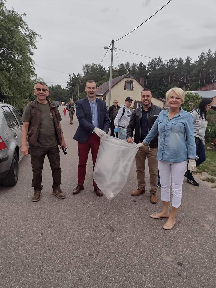 Akcja sprzątania lasu zorganizowana przez Stowarzyszenie Kropla Życia