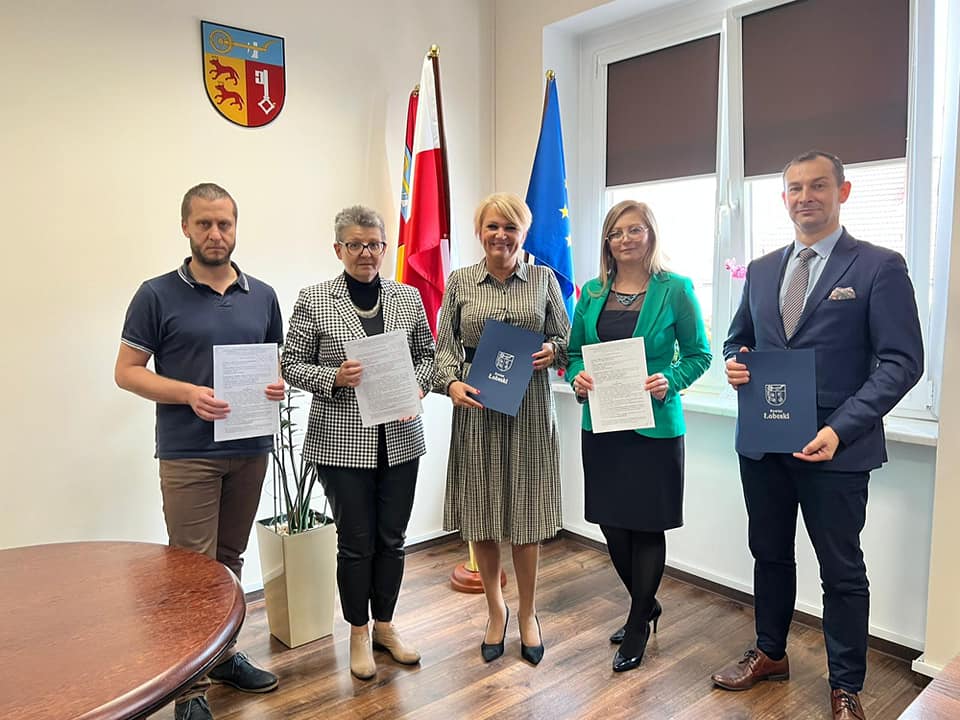 Podpisanie umowyna realizację zadania  pn. "Aktywny i zdrowy senior Powiatu Łobeskiego 2022"