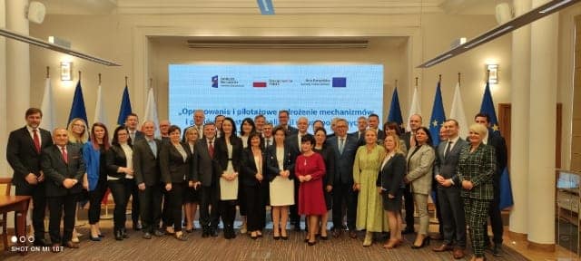 Podpisanie umowy umowę o powierzenie grantu w ramach projektu „Opracowanie i pilotażowe wdrożenie mechanizmów i planów deinstytucjonalizacji usług społecznych”