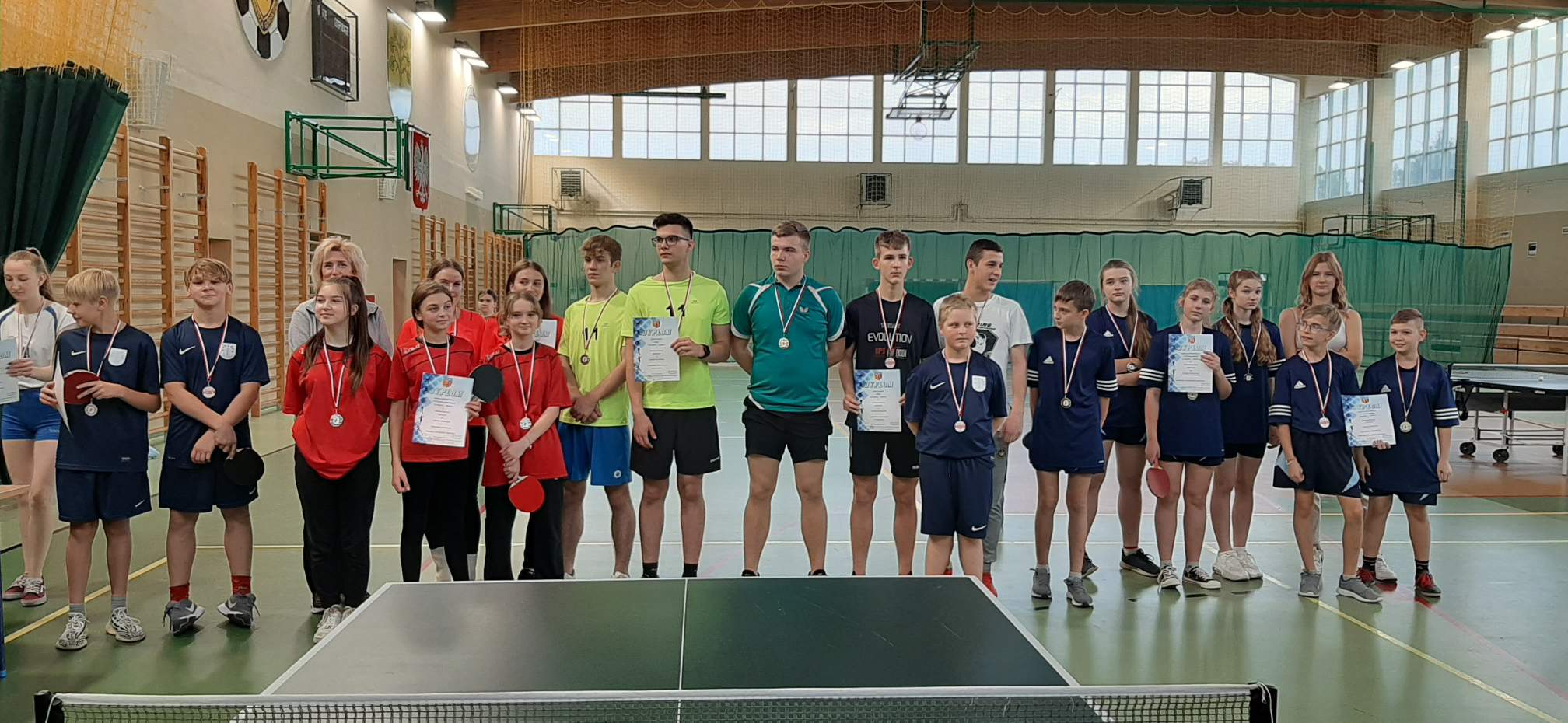 Zespoły tenisa stołowego z Zespołu Szkół w Resku i Łobzie oraz Szkoły Podstawowej w Starogardzie Mistrzami Powiatu rozgrywek Licealiady i Igrzysk Młodzieży Szkolnej.
