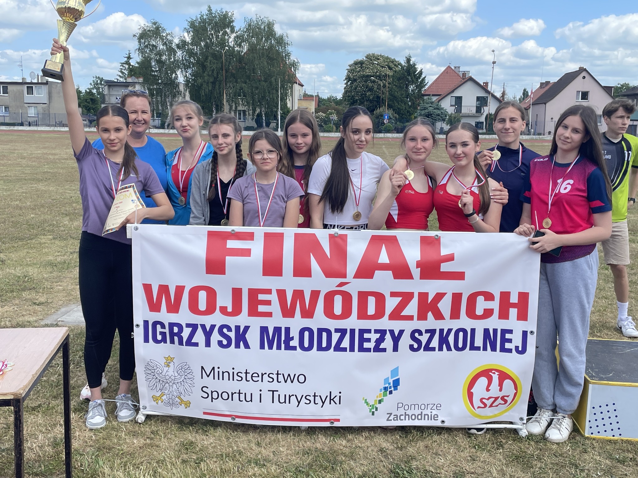 Uczennice ZS Resko Złotymi Medalistkami Finału Wojewódzkiego w Szkolnej Lidze Lekkoatletycznej - Stargard 2023 r